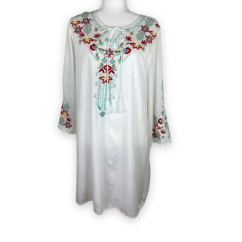 C&C Chic Connection White Floral Embroidered Tunic Blouse Peasant Top Hippie L